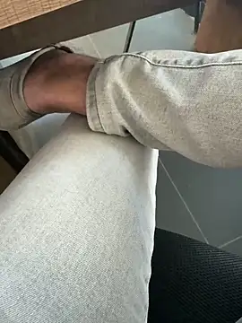 Snapshot of homidor chatting on 10.02.25 homidor online show from 10.02.25