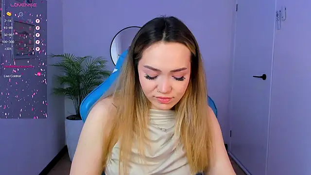 Snapshot of Evia_r0se chatting on 01.07.25 Evia r0se online show from 01.07.25