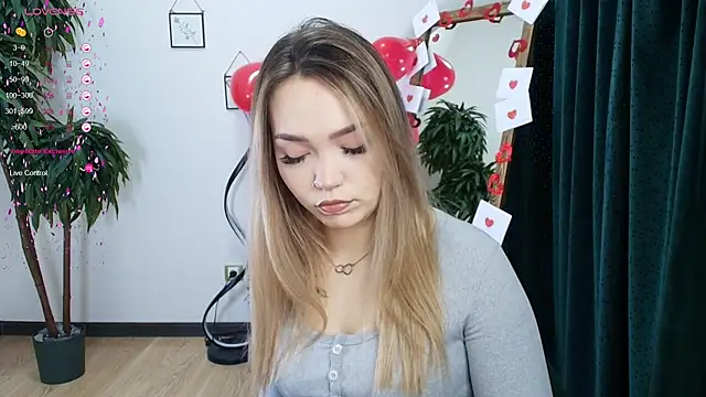 Snapshot of Evia_r0se chatting on 02.11.25 Evia r0se online show from 02.11.25