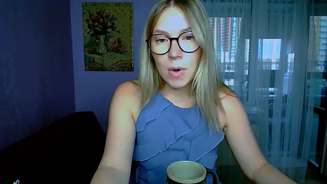 Snapshot of TaylorBre chatting on 09.10.25 TaylorBre online show from 09.10.25