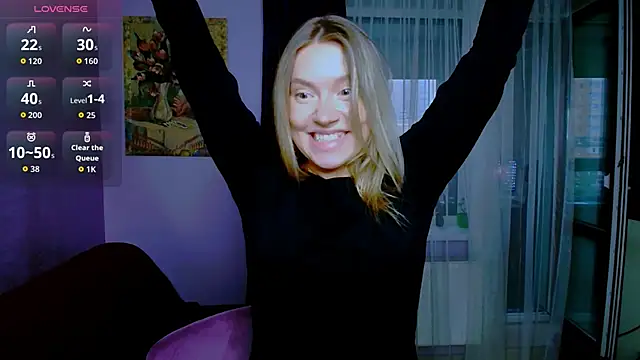 Snapshot of TaylorBre chatting on 10.04.25 TaylorBre online show from 10.04.25