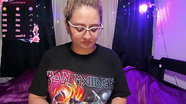 Snapshot of AnnieBigBoobs chatting on 03.16.25 AnnieBigBoobs online show from 03.16.25