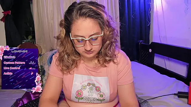 Snapshot of AnnieBigBoobs chatting on 10.09.25 AnnieBigBoobs online show from 10.09.25