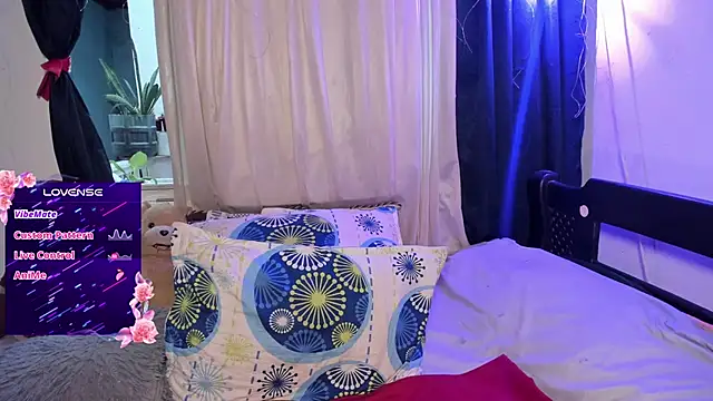 Snapshot of AnnieBigBoobs chatting on 10.15.25 AnnieBigBoobs online show from 10.15.25