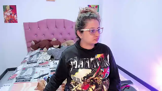 Snapshot of AnnieBigBoobs chatting on 10.25.25 AnnieBigBoobs online show from 10.25.25