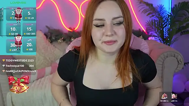 Snapshot of LovelyBell chatting on 12.21.24 LovelyBell online show from 12.21.24