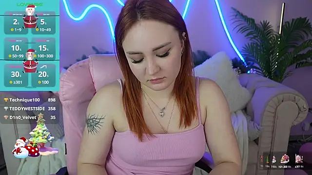 Snapshot of LovelyBell chatting on 12.27.24 LovelyBell online show from 12.27.24