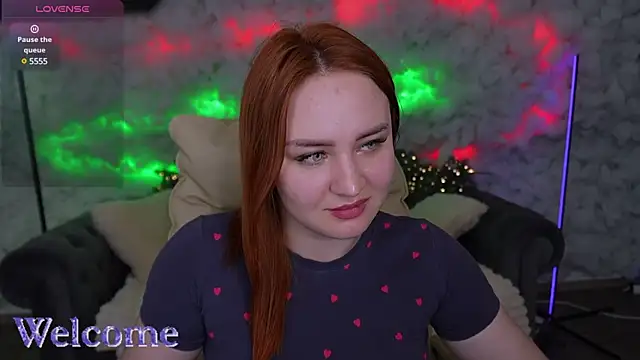 Snapshot of LovelyBell chatting on 02.04.25 LovelyBell online show from 02.04.25