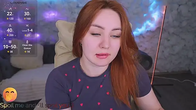 Snapshot of LovelyBell chatting on 02.18.25 LovelyBell online show from 02.18.25