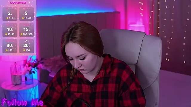 Snapshot of LovelyBell chatting on 03.04.25 LovelyBell online show from 03.04.25