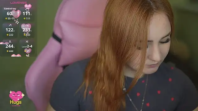 Snapshot of LovelyBell chatting on 11.02.25 LovelyBell online show from 11.02.25