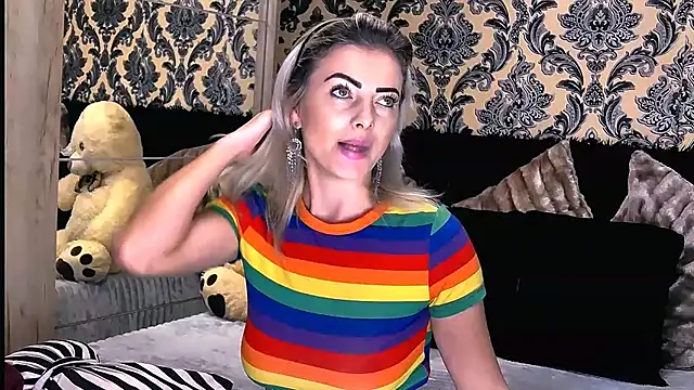 Snapshot of Aly_girl1 chatting on 01.11.25 Aly girl1 online show from 01.11.25