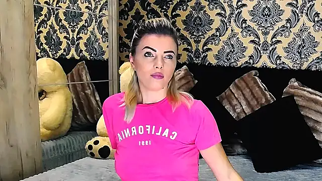 Snapshot of Aly_girl1 chatting on 01.25.25 Aly girl1 online show from 01.25.25