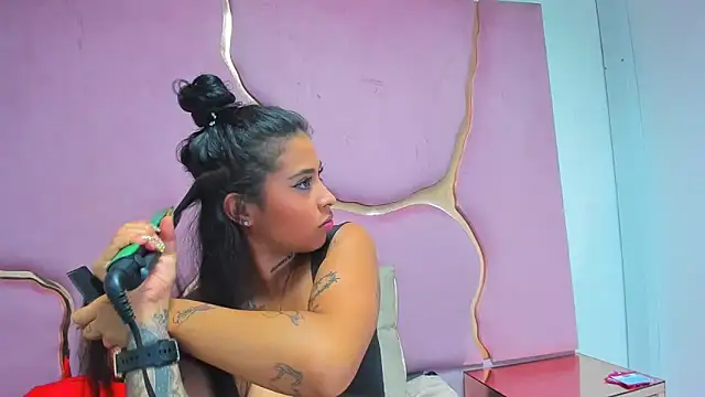 Snapshot of MelissaAndZeuss chatting on 01.09.25 MelissaAndZeuss online show from 01.09.25