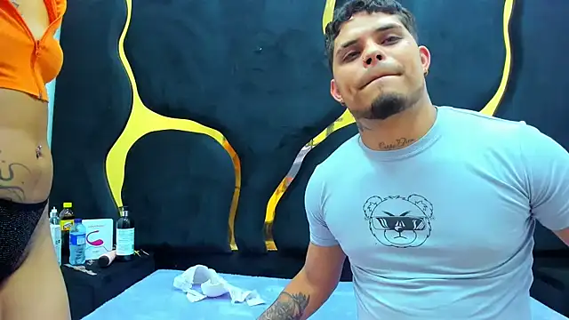 Snapshot of MelissaAndZeuss chatting on 02.25.25 MelissaAndZeuss online show from 02.25.25