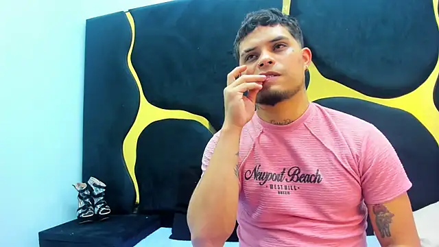 Snapshot of MelissaAndZeuss chatting on 02.26.25 MelissaAndZeuss online show from 02.26.25