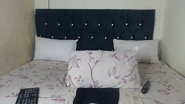 BhadBhad Kitty online show from 12.06.24