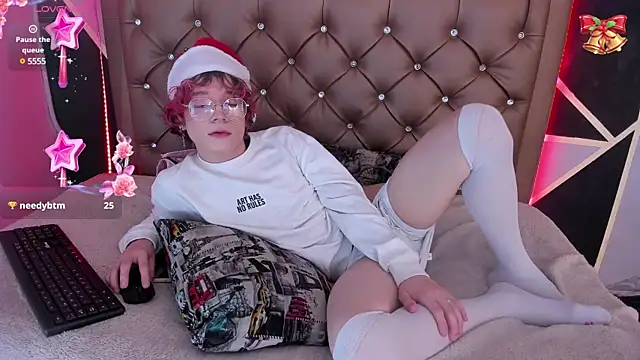 Snapshot of Max_lover1 chatting on 12.24.24 Max lover1 online show from 12.24.24