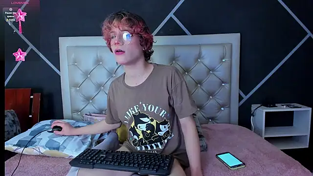 Snapshot of Max_lover1 chatting on 01.04.25 Max lover1 online show from 01.04.25