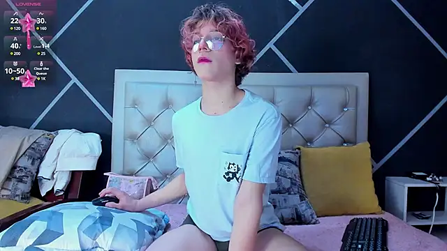 Snapshot of Max_lover1 chatting on 01.06.25 Max lover1 online show from 01.06.25