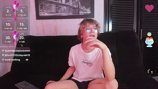 Snapshot of Max_lover1 chatting on 02.04.25 Max lover1 online show from 02.04.25