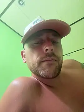 Snapshot of MADE_IN_LONDON chatting on 02.11.25 MADE IN LONDON online show from 02.11.25