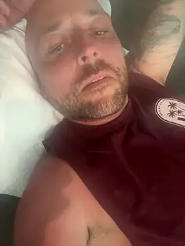 Snapshot of MADE_IN_LONDON chatting on 02.16.25 MADE IN LONDON online show from 02.16.25