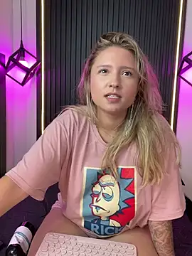 Snapshot of MiaPetit_ chatting on 01.12.25 MiaPetit  online show from 01.12.25