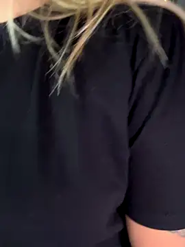 Snapshot of MiaPetit_ chatting on 09.27.25 MiaPetit  online show from 09.27.25