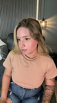 Snapshot of MiaPetit_ chatting on 11.02.25 MiaPetit  online show from 11.02.25