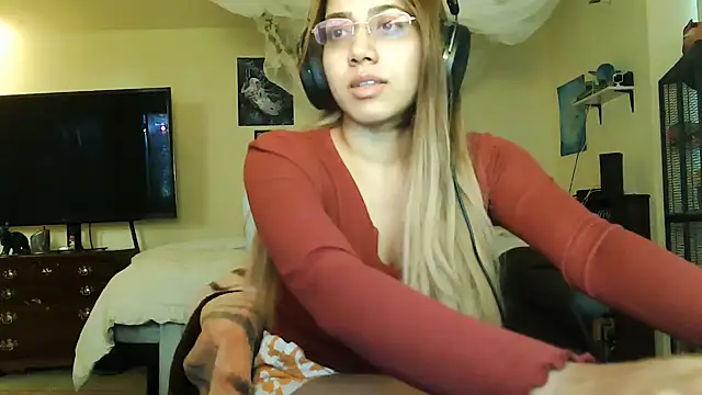 Snapshot of PolinaLoveX chatting on 12.27.24 PolinaLoveX online show from 12.27.24