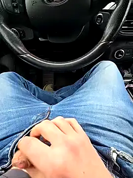 Snapshot of Titanhoott chatting on 01.08.25 Titanhoott online show from 01.08.25