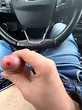 Snapshot of Titanhoott chatting on 01.08.25 Titanhoott online show from 01.08.25