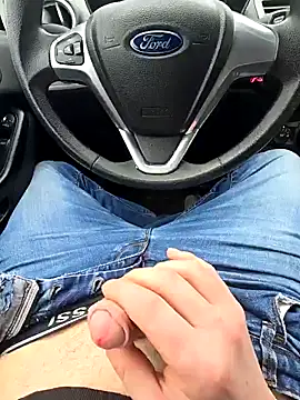 Snapshot of Titanhoott chatting on 01.10.25 Titanhoott online show from 01.10.25