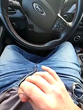 Snapshot of Titanhoott chatting on 01.11.25 Titanhoott online show from 01.11.25