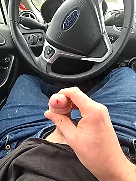 Snapshot of Titanhoott chatting on 03.10.25 Titanhoott online show from 03.10.25