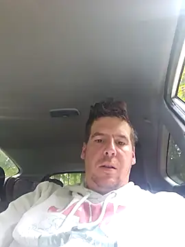 Snapshot of Titanhoott chatting on 10.17.25 Titanhoott online show from 10.17.25