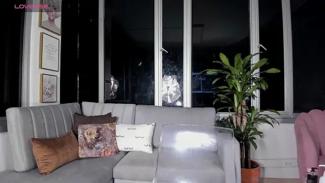 Snapshot of Megan_Lim chatting on 02.09.25 Megan Lim online show from 02.09.25