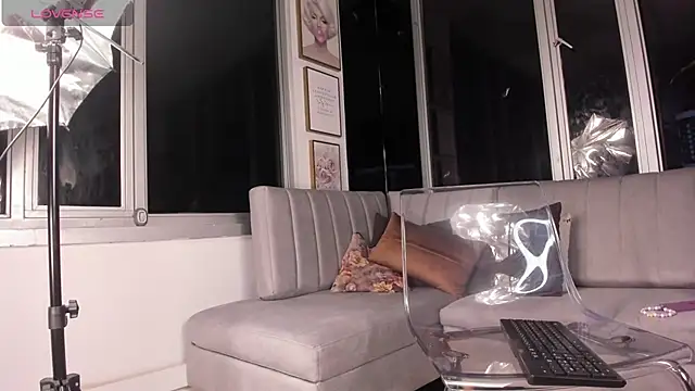 Snapshot of Megan_Lim chatting on 02.11.25 Megan Lim online show from 02.11.25