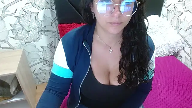 Snapshot of sarax_ximena chatting on 02.15.25 sarax ximena online show from 02.15.25