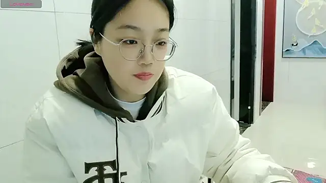 Snapshot of luoxuwen chatting on 12.09.24 luoxuwen online show from 12.09.24