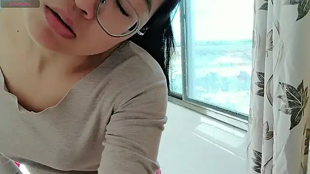 Snapshot of luoxuwen chatting on 12.15.24 luoxuwen online show from 12.15.24