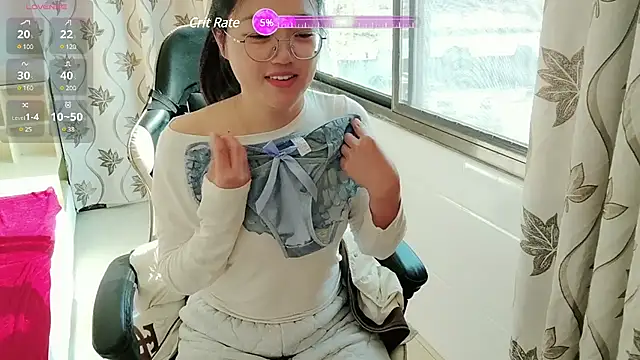 Snapshot of luoxuwen chatting on 12.29.24 luoxuwen online show from 12.29.24