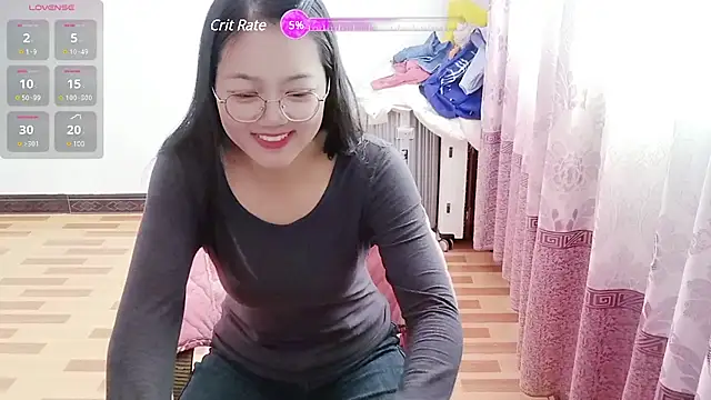 Snapshot of luoxuwen chatting on 02.05.25 luoxuwen online show from 02.05.25