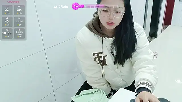 Snapshot of luoxuwen chatting on 02.10.25 luoxuwen online show from 02.10.25