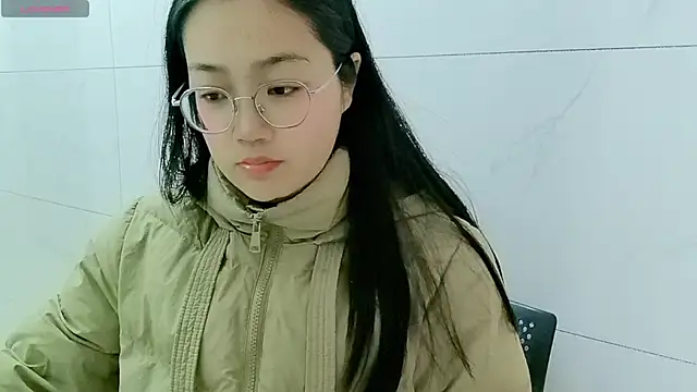 Snapshot of luoxuwen chatting on 02.27.25 luoxuwen online show from 02.27.25