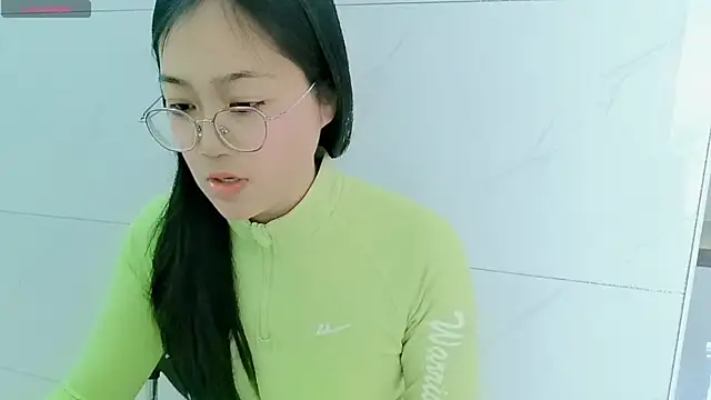 Snapshot of luoxuwen chatting on 02.28.25 luoxuwen online show from 02.28.25