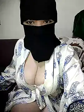 Snapshot of arabian_sara chatting on 01.25.25 arabian sara online show from 01.25.25