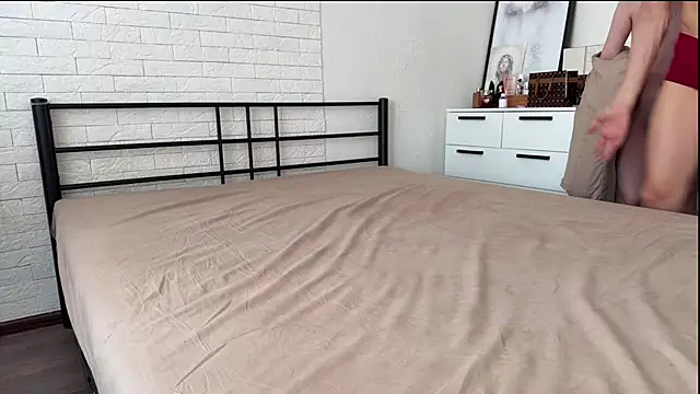 Snapshot of oypo chatting on 03.13.25 oypo online show from 03.13.25