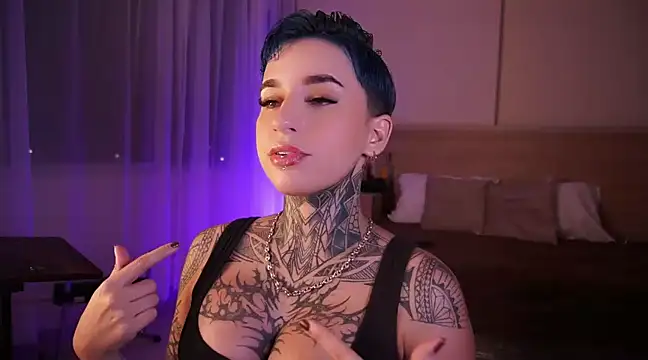 Snapshot of AliceShazaham_ chatting on 12.08.24 AliceShazaham  online show from 12.08.24